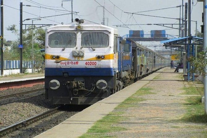 Same Day Agra Tour By Gatimaan Express Train from delhi - Lunch, water, and how the day stays manageable