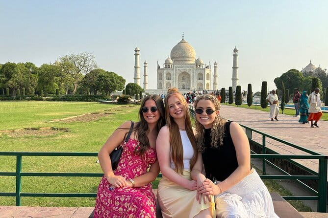 Saniya's One day tour and Home visiting in Agra - Lunch, chai, and a home-life touch (ask about it)
