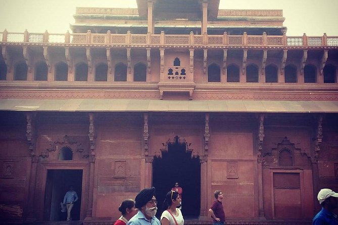 Skip-the-Line: Agra Fort Entrance Ticket with Guided Tour - The guide experience: what you want in the room with you