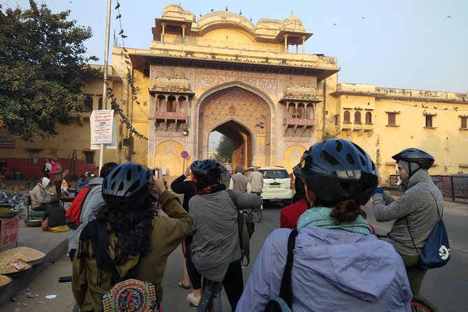 Small-Group Early Morning Pink City Bike Tour - Meeting at Moustache Jaipur and how the start feels