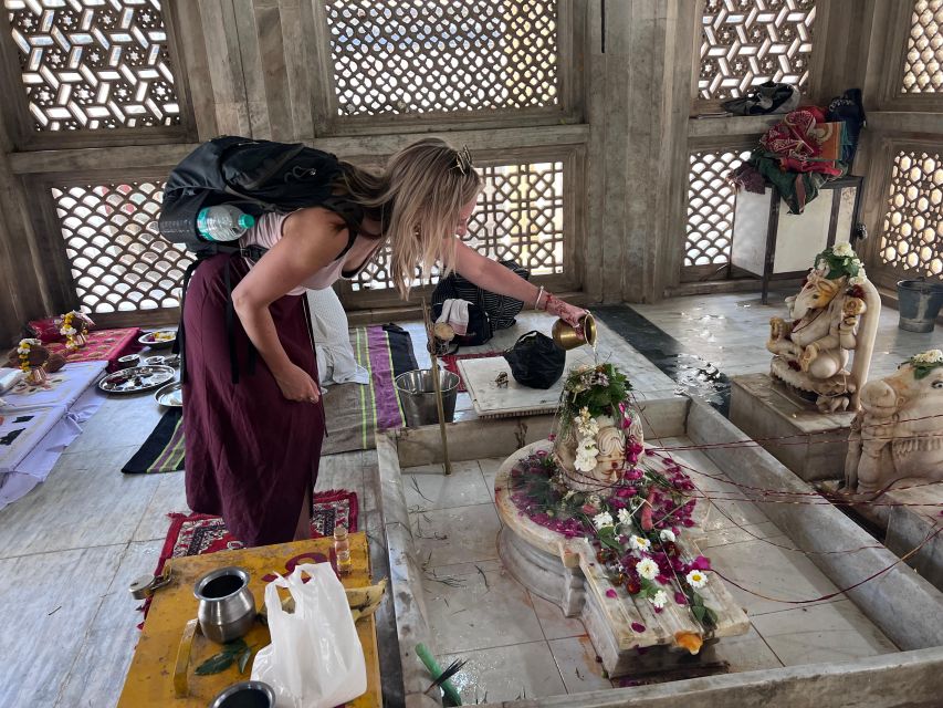 Spiritual Walking tour with Puja Ceremony -The Pushkar Route - A 3-hour Pushkar walk that starts at the Sikh Temple