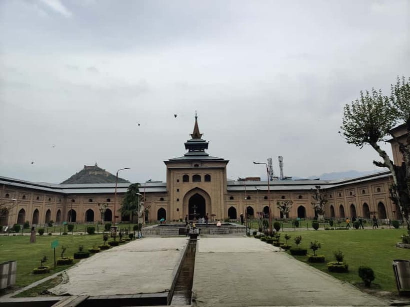 Srinagar: Private Old City and Mughal Gardens Guided Tour - A One-Day Srinagar Mix of Old City and Dal Lake