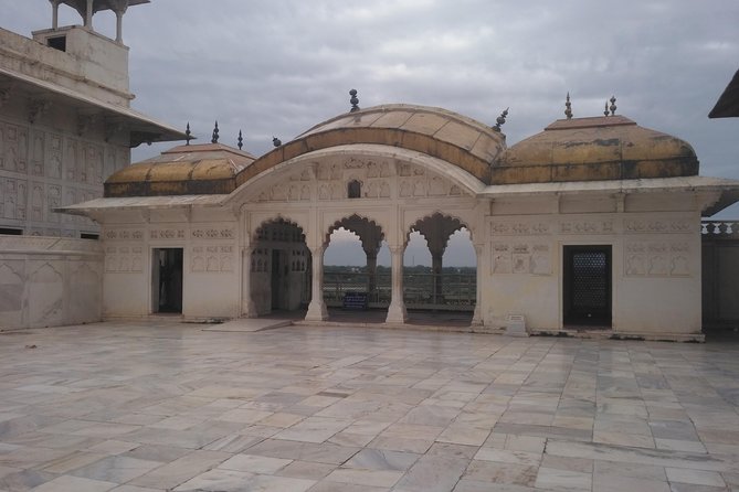 Taj Mahal, Agra Fort, & Fatehpur Sikri Day trip From Delhi by car - Driver and guide: the part that makes the whole day feel smooth