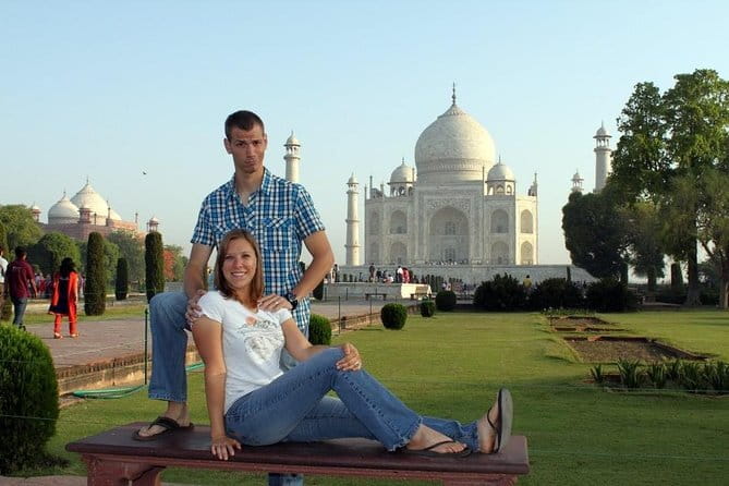 Taj Mahal by Tuk Tuk : A Local-Style Adventure - The human factor: guide names that keep showing up