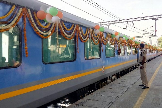 Taj Mahal City Local Tour by Train from Delhi-All Inclusive - Shopping stops in Agra: what to expect and how to stay in control