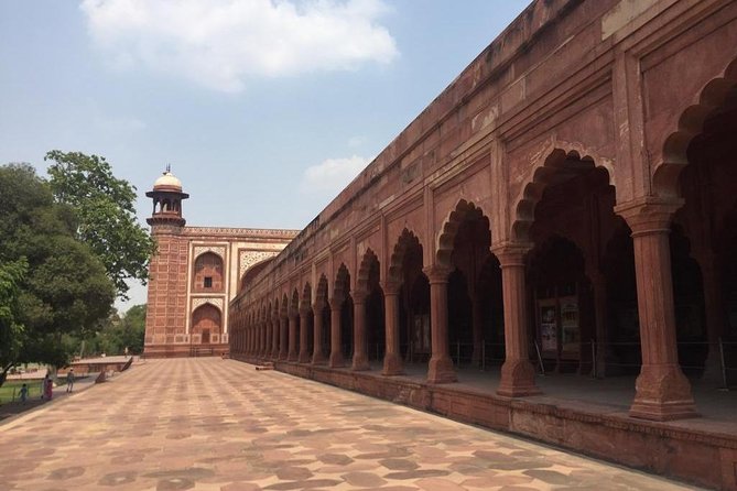 Taj Mahal City Tour by car or train from Jaipur - Chauffeur and Guide: The Real Value Is the Human Help
