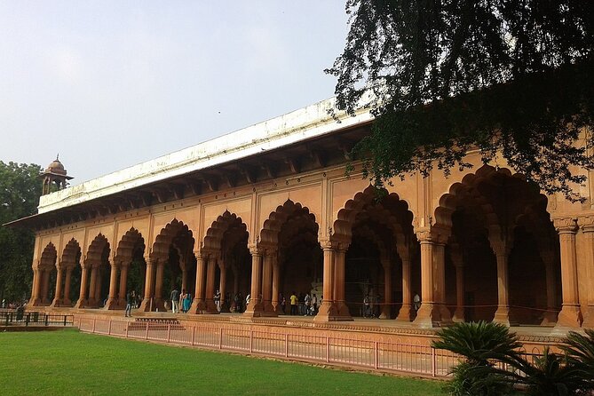 Taj Mahal Sunrise & Agra Fort Private Tour from Delhi - Breakfast After Sunrise: A Calm Reset at DoubleTree by Hilton Agra