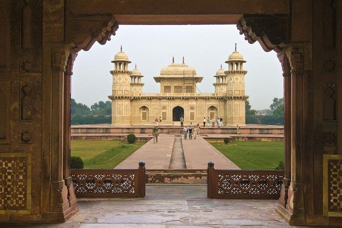 Taj Mahal Sunrise & Agra Fort Private Tour from Delhi - Tickets, Cash, and Avoiding Irritation Before You Walk In