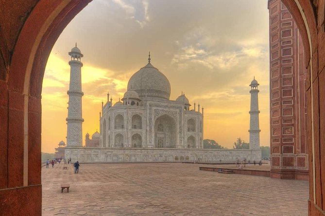 Taj Mahal Sunrise Private Tour from Delhi - Lunch, Bottled Water, and the Quiet Comfort of Private Transport