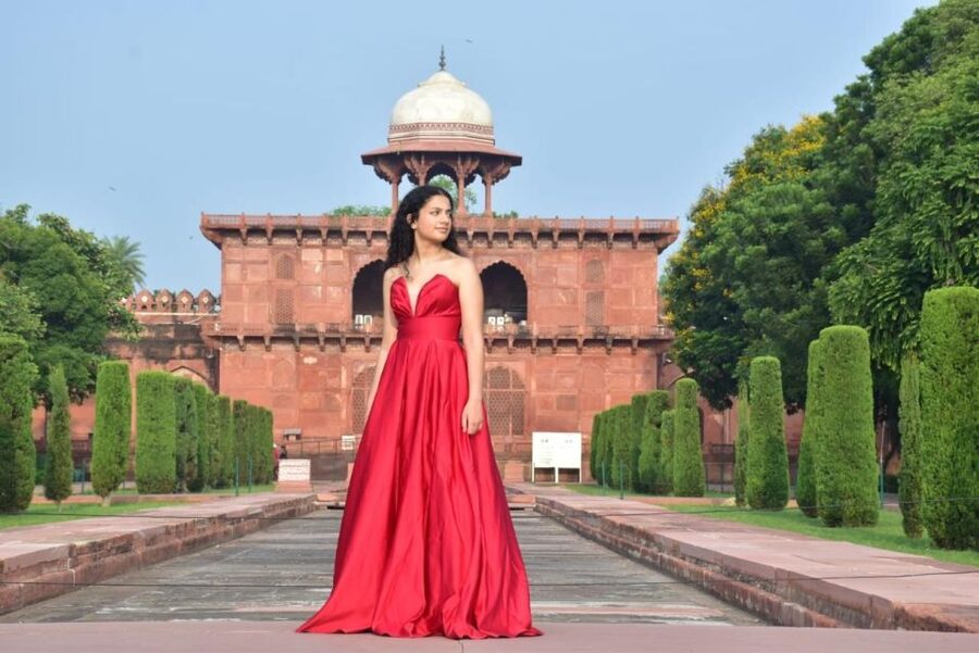 Taj Mahal Sunrise Tour: Express Ticket, Guide & Photos - How the guide handles photos without making it awkward