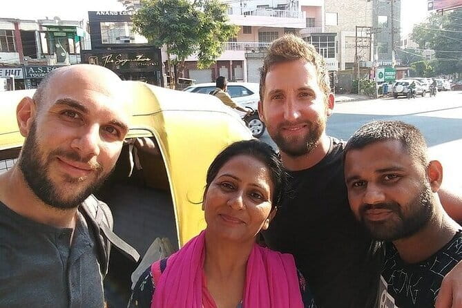Taj Mahal Tour By Auto Or Rickshaw - Why hotel pickup and private rickshaw control matters in Agra