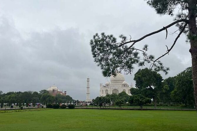 Taj Mahal Tour From Delhi All Including With Multiple Options - Dress code and practical packing tips for a formal day