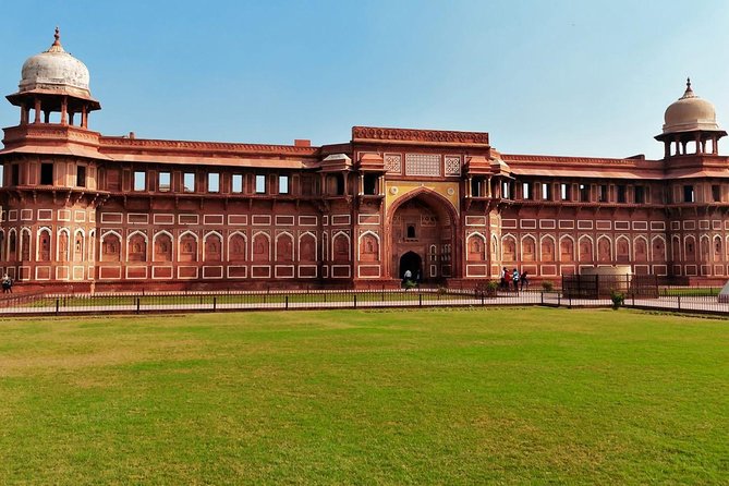 "Taj Mahal" Tour from Delhi by India's Fastest Train (Gatiman Express) - Taj Mahal visit with a private guide: how to use your time well