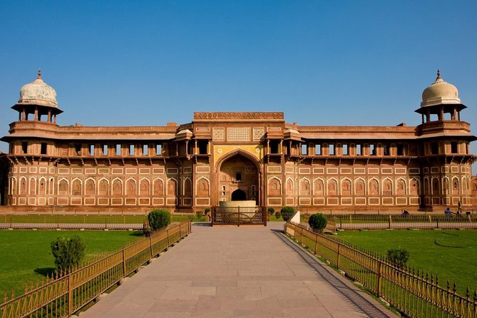 Taj Mahal Tour From Delhi to Agra Sightseeing by Private AC Car - The Photo and Guide Advantage: What Reviews Keep Highlighting