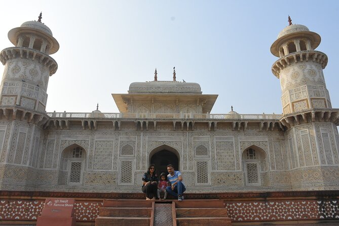 Taj Mahal Tour with High-Speed Train Experience - All Inclusive - Door-to-door Delhi to Agra, without platform stress