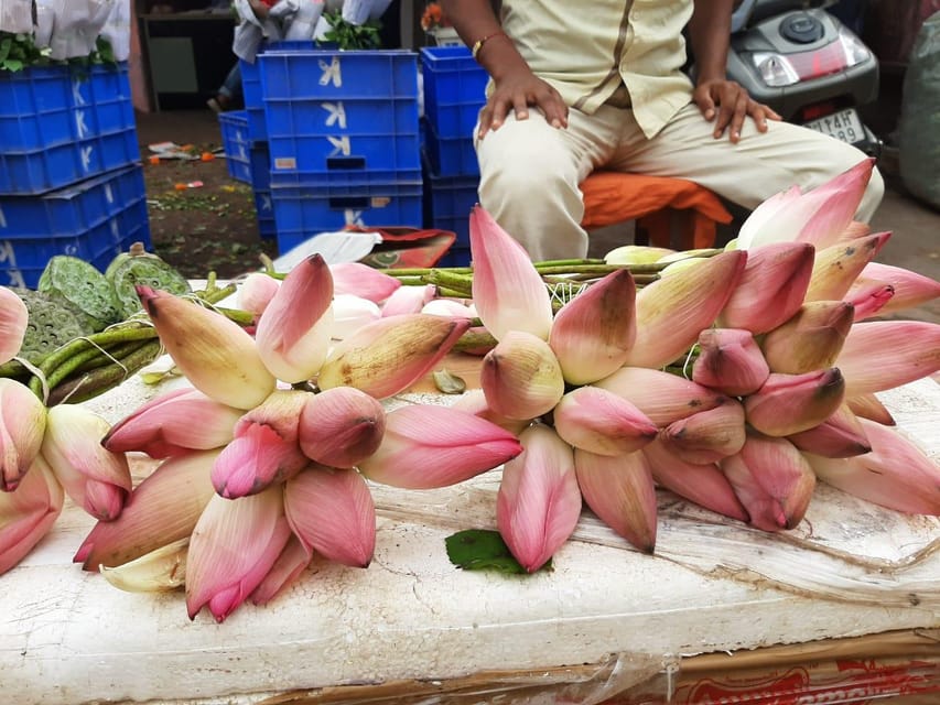 Take in the Beauty of an Early Morning with Fresh Flowers - How the Guide Turns a Market Walk Into Cultural Insight