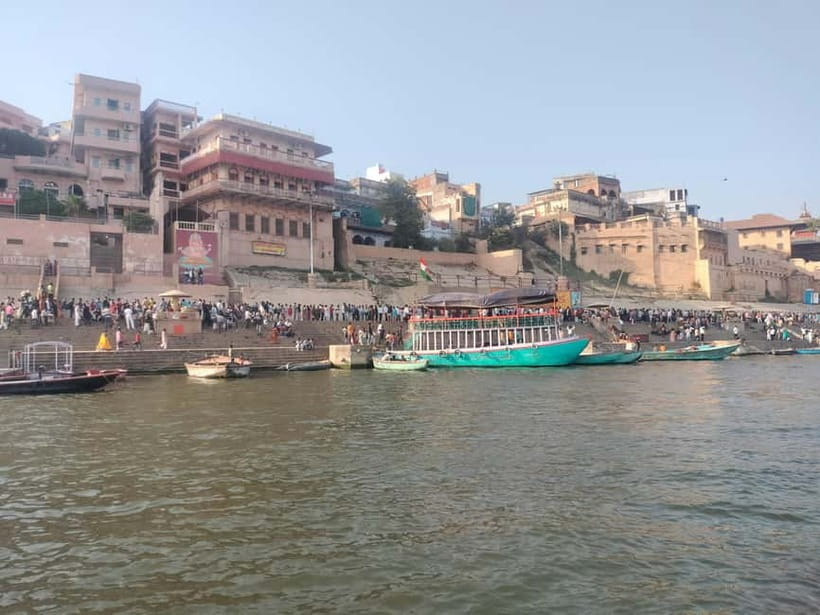 Tourist Guide English & Spanish Varanasi/Benares - Manikarnika and Raja Harishchandra ghats: seeing cremations with care