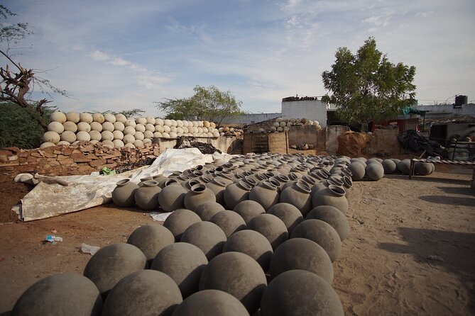Traditional Art and craft tour - Pottery on the wheel: more than watching, you get the idea fast