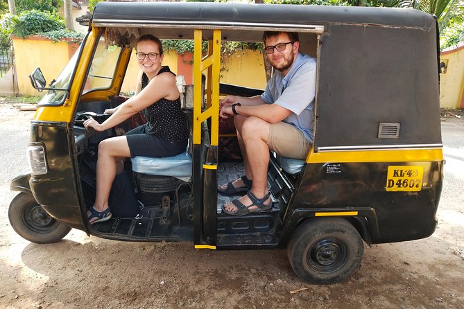 Tuk-Tuk Shopping Tour in Kochi – Spices,Crafts,Silks & Souvenirs - Silks and Crafts Museum: sarees, block printing, and gift-friendly crafts