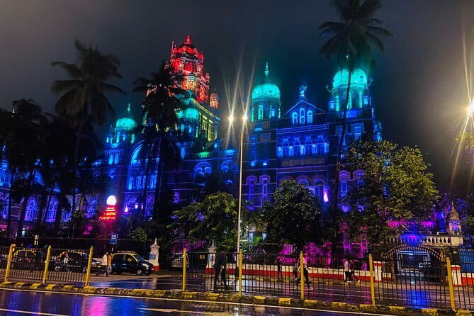 Twilight in Mumbai: Discover the City by Night with Food Options - Colaba Causeway Market and the cricket grounds: street time without the daytime squeeze