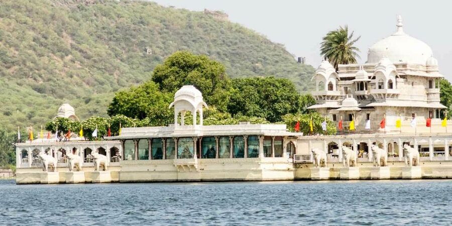 Udaipur: City Palace Museum Tour and Lake Pichola Boat Tour - Timing and transport: 4 hours that actually fit into a Udaipur day