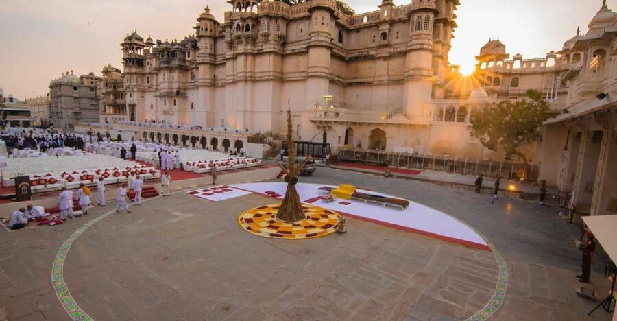 Udaipur: City Palace Museum Tour and Lake Pichola Boat Tour - What to bring for a smooth visit