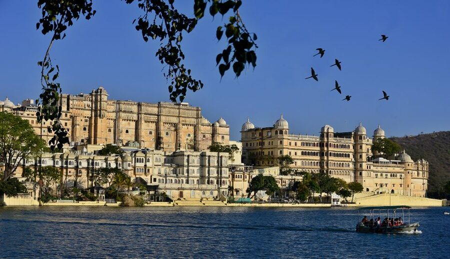 Udaipur: Guided Ghat Tour and Boat Ride - Key highlights at a glance