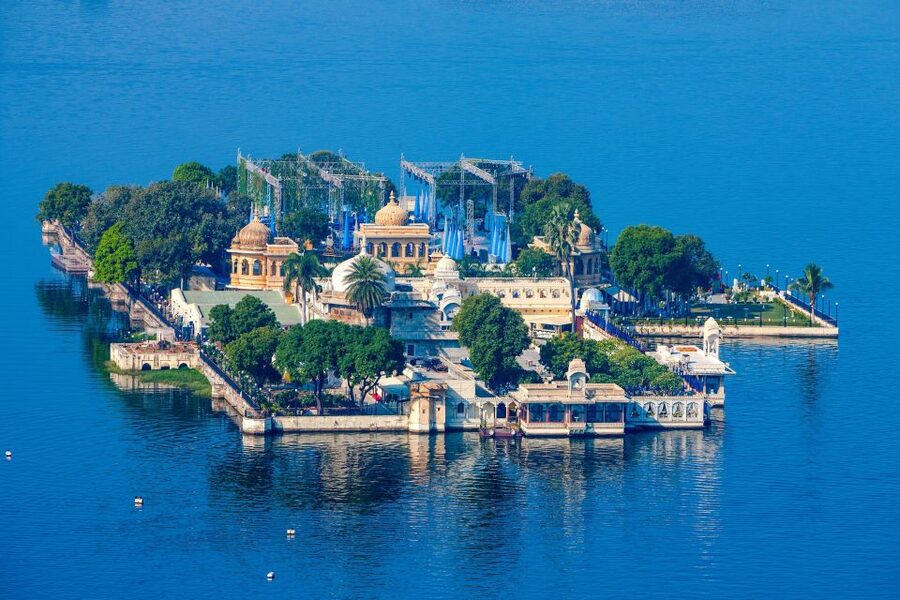 Udaipur: Guided Ghat Tour and Boat Ride - Gangaur Ghat and the festival connection that makes the steps meaningful