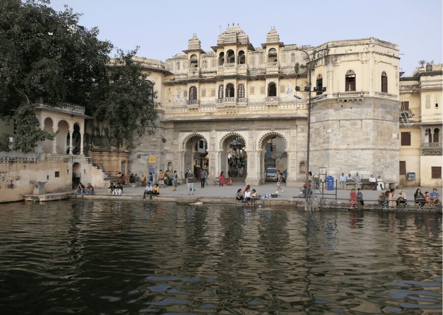 Udaipur: Guided Walking Tour of Ghats with Boat Ride - The ghats route: where the tour starts to feel like Udaipur