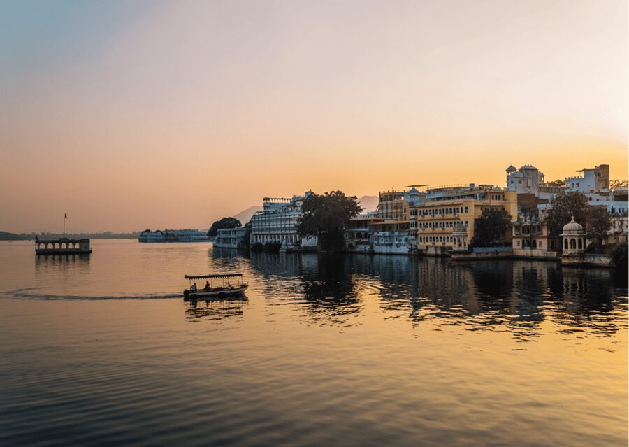 Udaipur: Guided Walking Tour of Ghats with Boat Ride - What’s included, and what you should bring