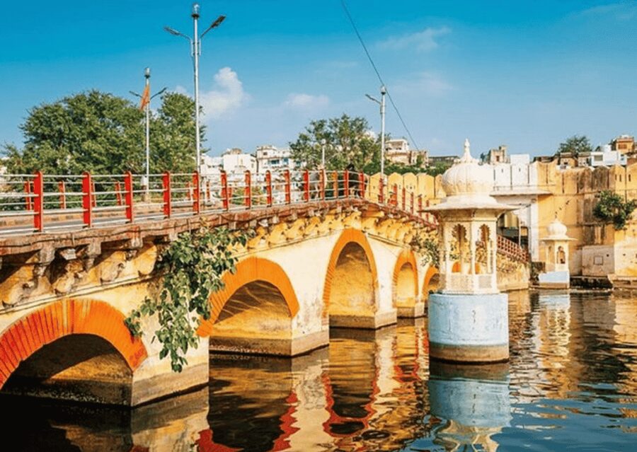 Udaipur: Guided Walking Tour of Ghats with Boat Ride - Who this tour is best for (and who might want something else)
