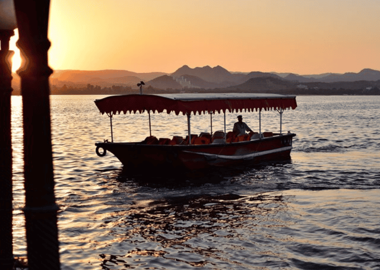 Udaipur: Guided Walking Tour of Ghats with Boat Ride - Meet your guide, and what makes the storytelling matter