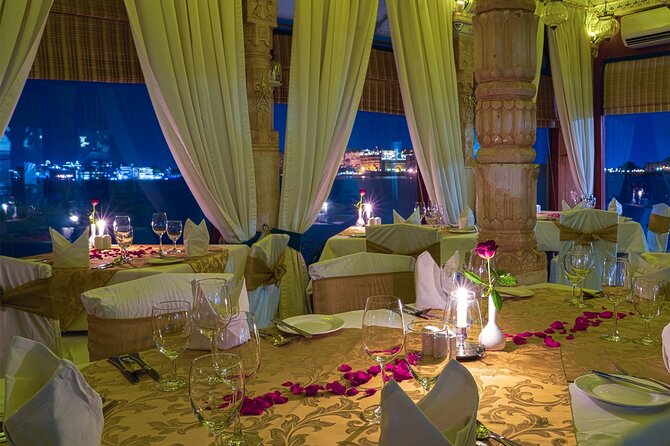 Udaipur: Jag Mandir Island Dinner with Boat Ride transfers - Your 3-course menu choice, and how to handle preferences
