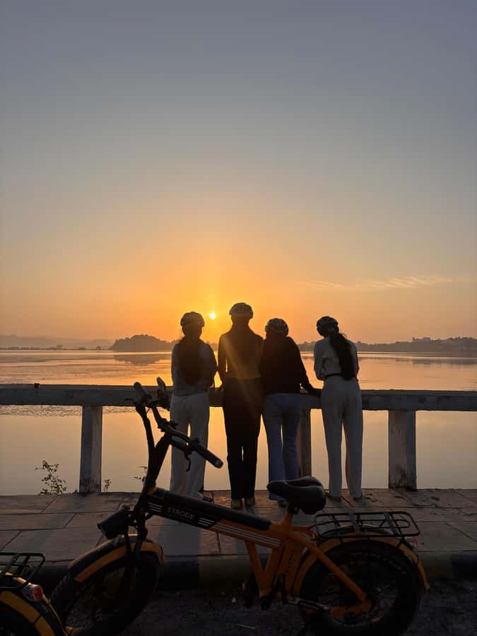 Udaipur: Off-the-Beaten Path Guided E-Bike Tour - Guides, safety checks, and why the ride feels stress-free
