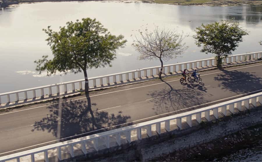 Udaipur: Off-the-Beaten Path Guided E-Bike Tour - Starting on Rani Road, stone mining stories you can actually picture