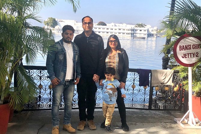 Udaipur Sightseeing Tour By Car With Guide - Food breaks and shopping time you may need to plan for