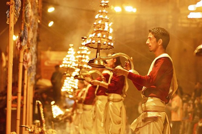 Varanasi Evening Ganga Aarti Tour - Stop 1: Ganges River Ghats, Getting Your Bearings Fast