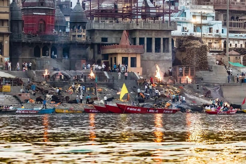 Varanasi Landmark Evening City Tour - Aarti & Boating - Dashashwamedh Ghat: where the main energy gathers