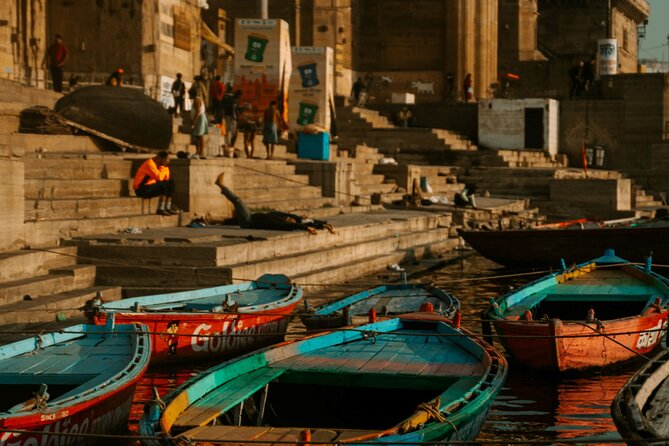 Varanasi Landmark Evening City Tour - Aarti, Boating & Witnessing the GOD - The boat ride between ghats: your moving viewpoint