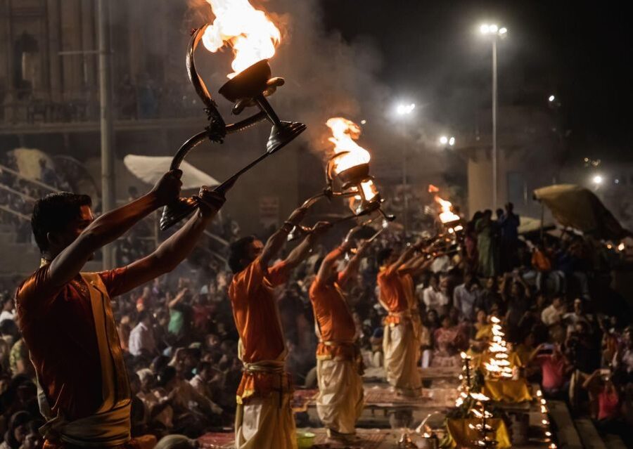 Varanasi: Mysticism Tour with Boat Ride & Ganga Aarti - From St. Thomas Church to the Ghats: how this 2-hour flow really feels