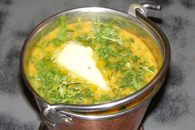 Veg and Non veg : Private Cooking Class in Delhi home (7 meal) - The 3-hour schedule: spice talk, chai or lassi, then the full meal