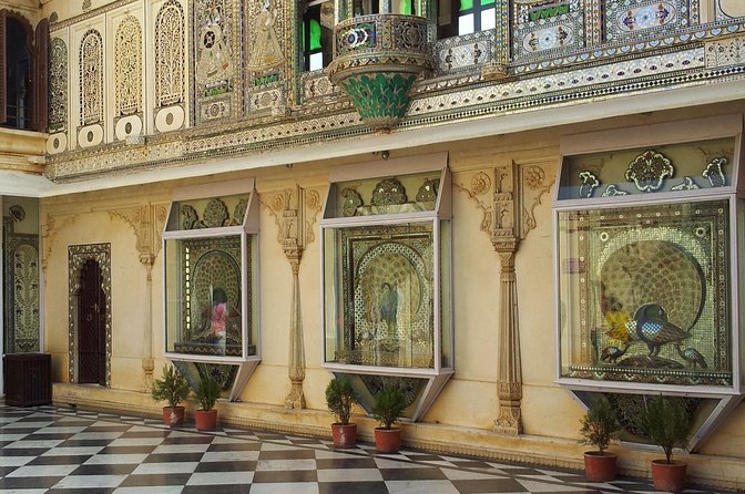 Walking Guided tour in Udaipur - City Palace museum: art, glass inlay, and palace storytelling