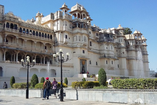 Walking Guided tour in Udaipur - Gangaur Ghat: where temple life meets the lake