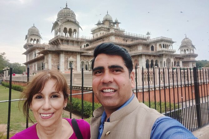 Walking Tour of Pink City (World Heritage Site) with Local Guide - Stop 4: Tripolia Bazar for books, utensils, and gemstone wholesale