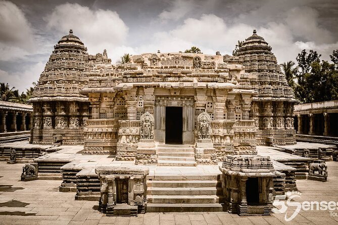 World heritage Somnathpur sculptures and Talakadu temple mystery - Somnathpur Chennakesava Temple: UNESCO stonework that makes you look longer